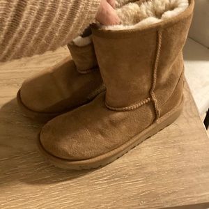 UGG boots for girl size 3